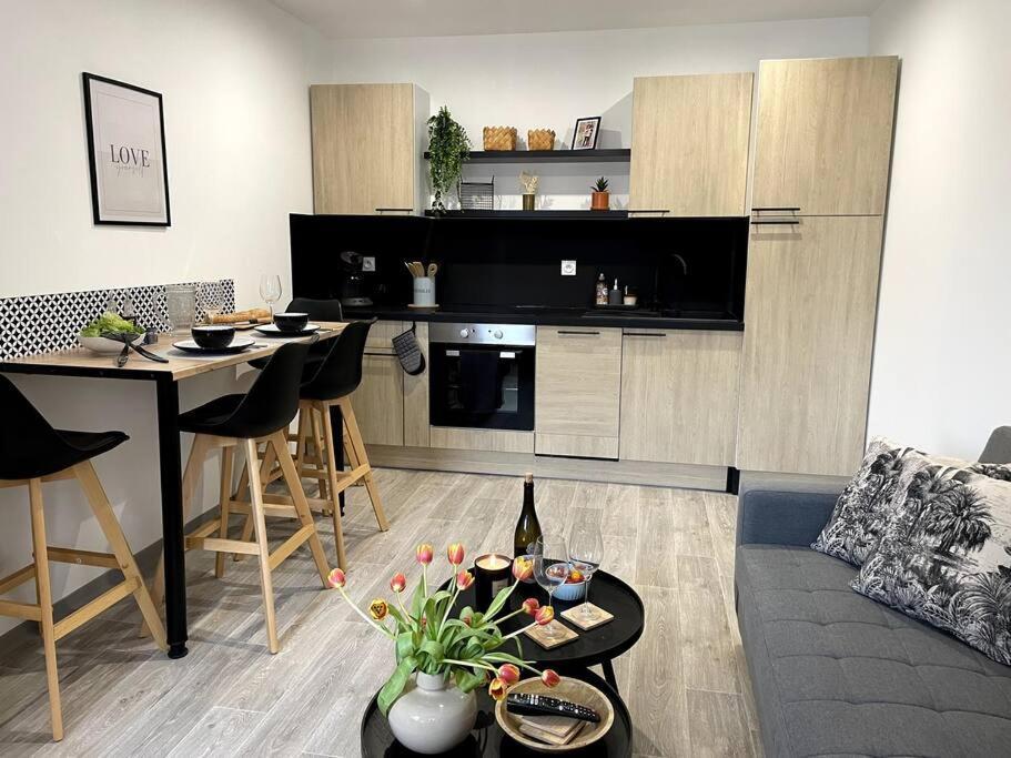 Bel Appartement Sur Cour Plein Centre Ville Et Parking Moulins  Exteriér fotografie